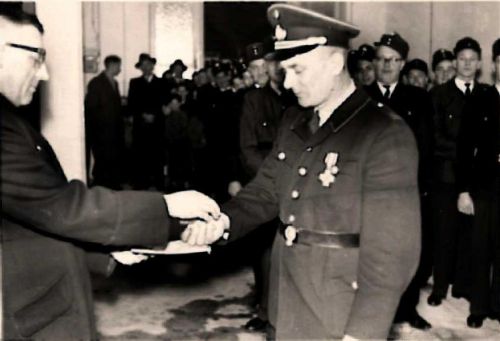 1957 Einweihung des neuen Ger&auml;tehauses